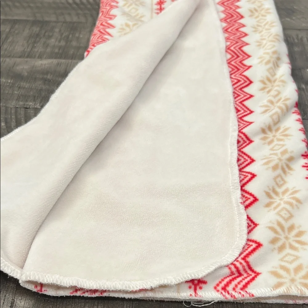 💛 Festive Red and Cream Holiday Blanket